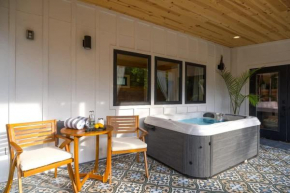 Petit Paradis Studio with hot tub